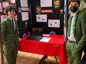 Estudiantes ganan concurso de ciencias por crear videojuego para enseñar sobre Historia del Paraguay