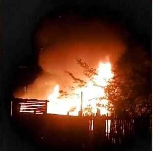 Vecinas se pelearon y terminaron quemando varias casas: “Yo no tenía nada que ver”