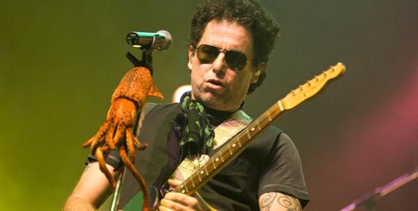 Andrés Calamaro llega al país con su gira “Dios los Cría”