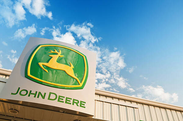 La multinacional John Deere gana 6.880 millones euros al cierre de octubre de 2022 - Revista PLUS