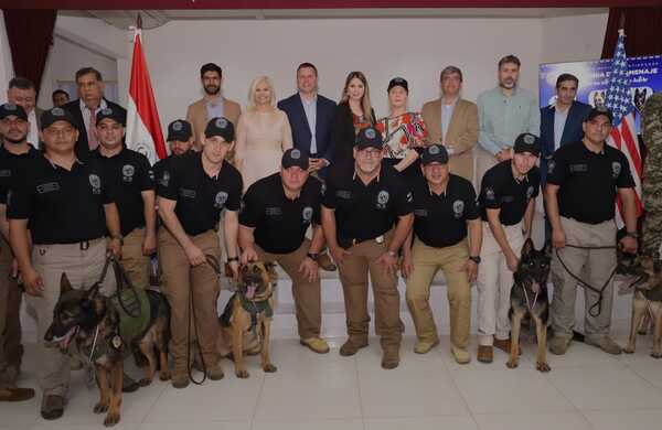 Senad realizó la ceremonia de "jubilación" de seis canes antidrogas - .::Agencia IP::.