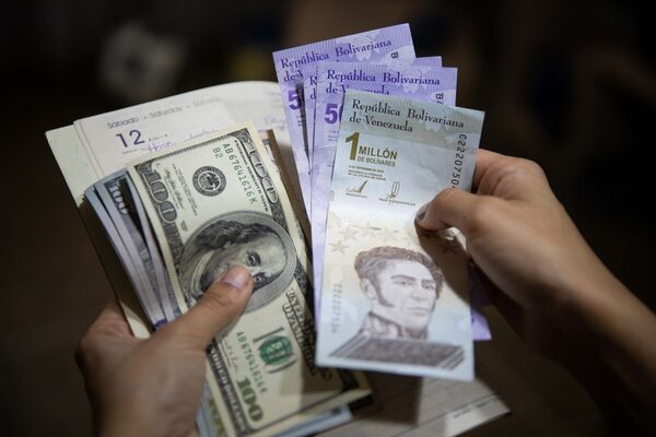 El precio del dólar en Venezuela sube un 8 % en una semana y llega a 11 bolívares - MarketData