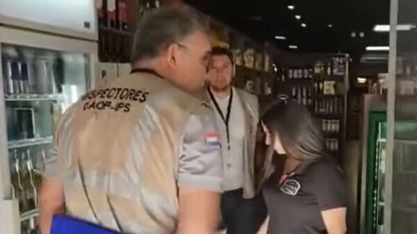 Escrachan y echan a inspectores de IPS en Salto del Guairá