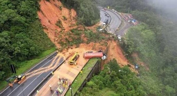 Brasil: Deslizamiento de tierra deja dos muertos y al menos 30 desaparecidos - ADN Digital