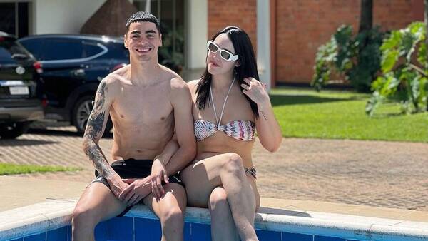 El ídolo de la Premier League disfruta de sus vacaciones en San Bernardino