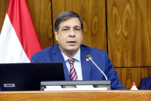 IPS: Bataglia justifica crisis del ente alegando un descalce financiero provocado por pandemia - Nacionales - ABC Color