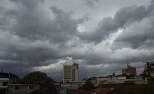 Jueves caluroso, vientos variables y chaparrones con tormentas eléctricas, prevé Meteorología - Noticiero Paraguay