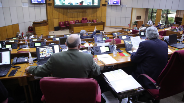 Proyecto sobre polémico régimen de turismo se trata hoy en Senado