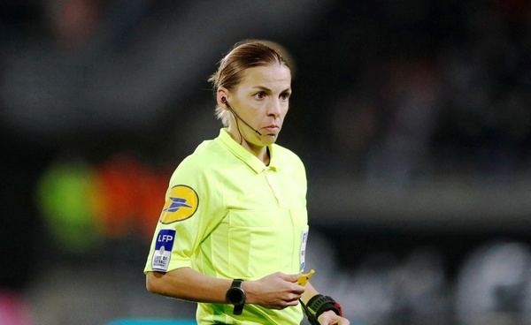Stéphanie Frappart, la primera mujer en arbitrar en un Mundial •