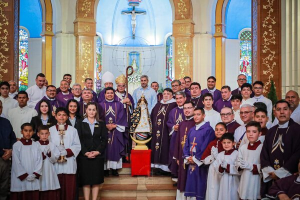 Cardenal llamó al saneamiento moral de la Nación en misa a la que asistió el presidente Abdo - .::Agencia IP::.