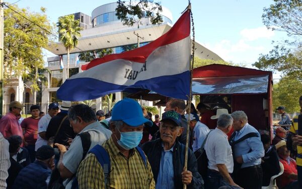 Conductores de plataforma, exobreros de Itaipú y otros grupos protagonizan jornada de protestas - Unicanal