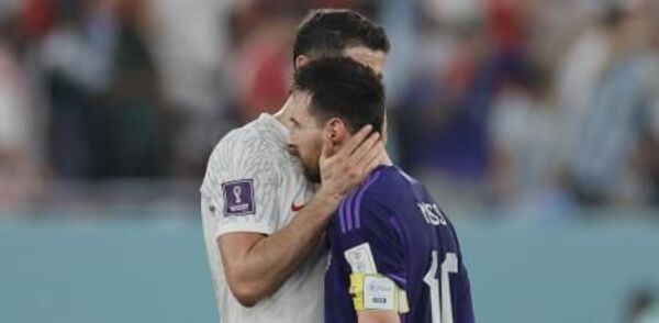 El 'incidente' entre Messi y Lewandowski: "Lo que pasa en la cancha, se queda en la cancha"