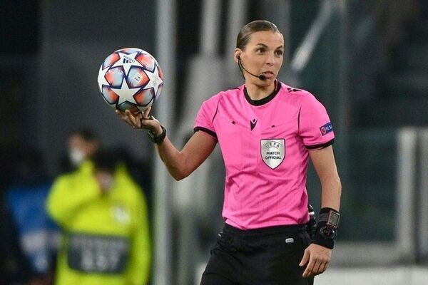 Costa Rica se enfrenta a Alemania con el histórico arbitraje de Stephanie Frappart - trece