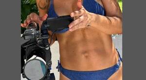 Conductora es la ¡envidia! de las yiyis por su tremendo abdomen
