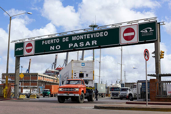 Socios del Mercosur amenazan a Uruguay si negocia un acuerdo fuera del bloque - Revista PLUS