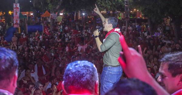 La Nación / Santiago Peña: “Nuestro proyecto político busca dar esperanza a todas las familias paraguayas”