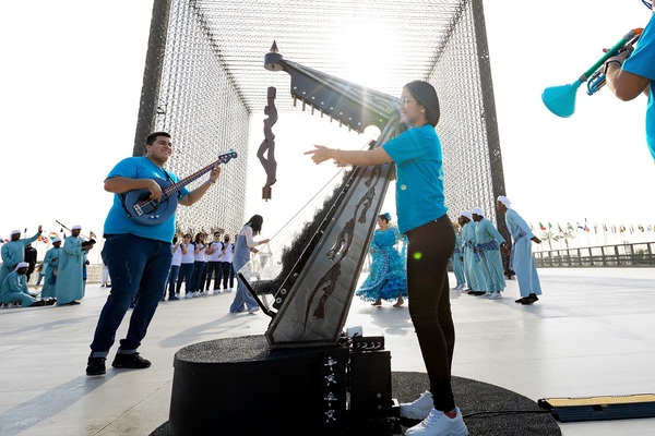 Gran concierto de Orquesta H2O con el Arpa de Agua en la Expo Dubái 2020 | 1000 Noticias