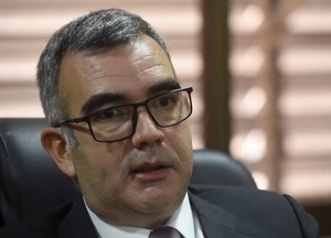 'Están robando a los chicos más humildes': Ministro de Educación repudia derogación de ley de donación de la UE