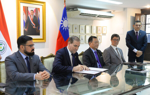 Paraguay recibe desembolsos para obras en Tres Bocas y equipamiento de bibliotecas - .::Agencia IP::.