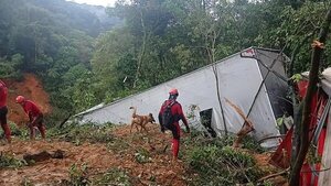 Bomberos revisan estimación de personas desaparecidas en deslizamiento de tierra en Brasil