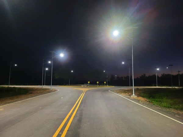 Los caminos de la región chaqueña son iluminados con energía limpia y renovable