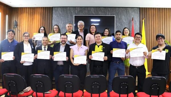 Entregan certificados a egresados en Diplomado en Periodismo de Datos