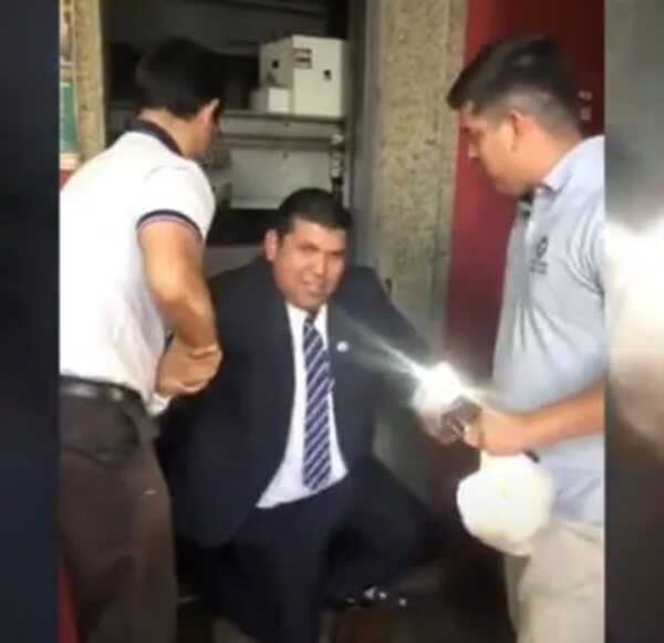 Video: sede de la fiscalía clausurada tras inundación - Nacionales - ABC Color