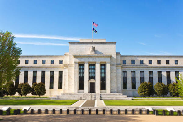 La Fed prevé ralentizar las subidas de tasas en diciembre - Revista PLUS