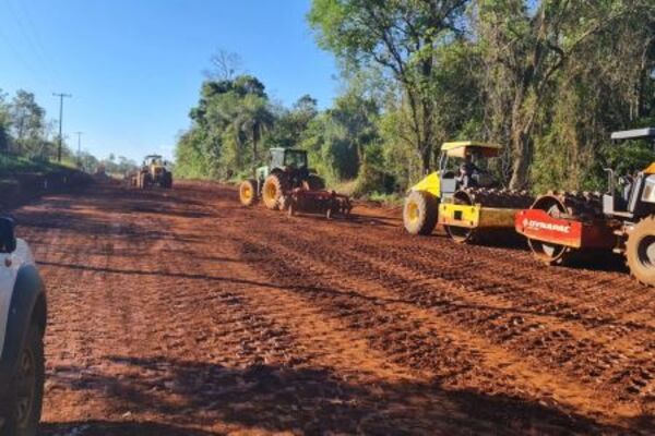 Avanzan trabajos para asfaltar acceso al museo Moisés Bertoni