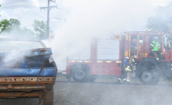 Bomberos realizaron simulación de siniestros con autos eléctricos