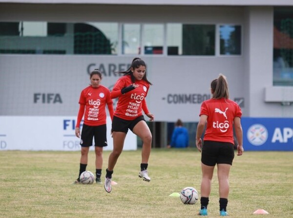 Intenso doble turno para las albirrojas - APF