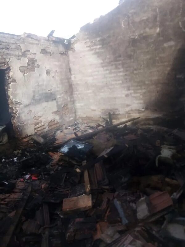 Una precaria vivienda fue consumida por el fuego - Policiales - ABC Color