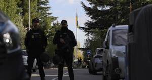 La Nación / España intercepta cinco envíos de cartas-bomba tras explosión en embajada ucraniana