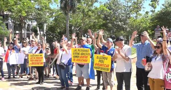 La Nación / Personas con discapacidad exigieron atención al Gobierno en histórica movilización