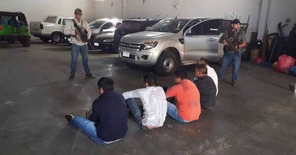 La Nación / Jefe de Interpol dice que Senad debió denunciar escucha a narco y oficial