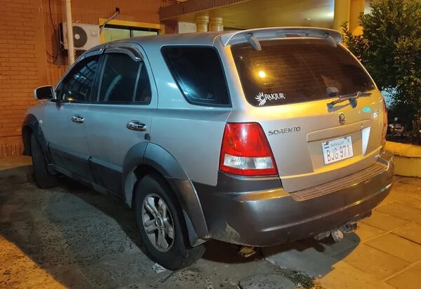 Fernando de la Mora: Policía encuentra camioneta que fue denunciada como hurtada - Policiales - ABC Color