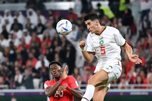 Marroquí Aguerd, en propia meta, logra el gol 100 en Qatar 2022 - Fútbol Internacional - ABC Color