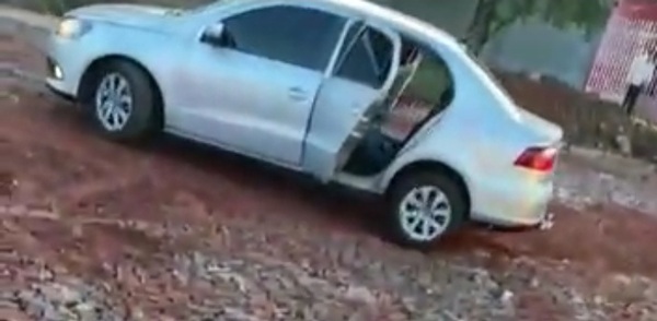 Hallan vehículo que habría sido utilizado por hombres armados para invadir vivienda - Radio Imperio