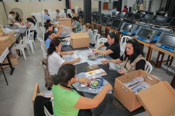 Diario HOY | Concluye preparación de kits de soporte técnico para internas simultáneas
