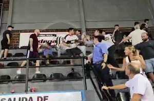 (VIDEO)Incidentes entre hinchas suspendió partido de San José y Olimpia