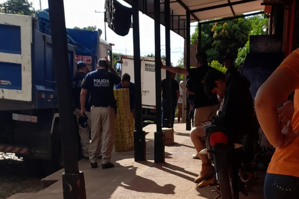Allanan casa de bebidas e incautan mercaderías de contrabando en Coronel Oviedo - Noticiero Paraguay