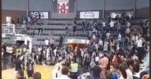 La Nación / Batalla campal entre hinchas en la final de la Liga Nacional de Básquet