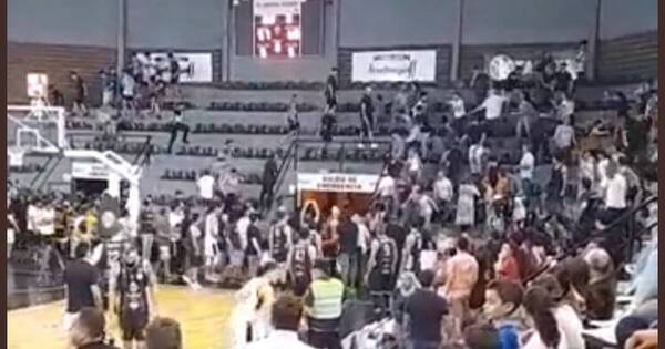 La Nación / Batalla campal entre hinchas en la final de la Liga Nacional de Básquet