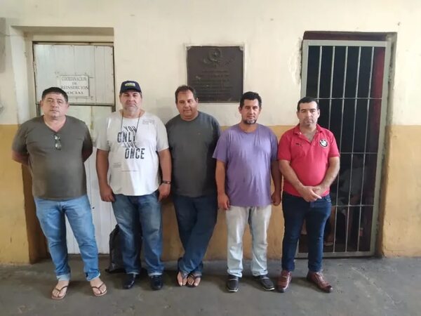 Niegan libertad ambulatoria a camioneros acusados de extorsión al Gobierno - Nacionales - ABC Color