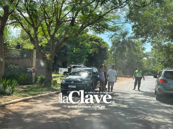 Extranjeros denuncian barreras extorsivas de la Policía - La Clave