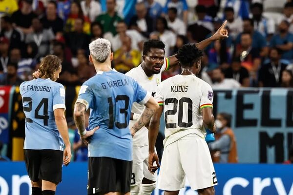 Mundial Qatar 2022: Victoria que no le sirvió a la celeste - Fútbol - ABC Color