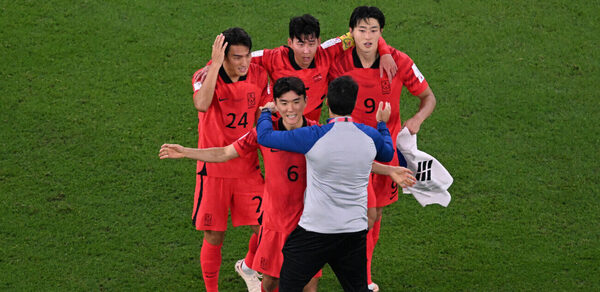 Corea del Sur obra el milagro y se mete a octavos de final en Catar 2022