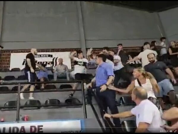 Lamentable hecho de violencia en la Liga Nacional de Básquet · Radio Monumental 1080 AM