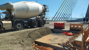 Realizan la prueba de carga en el Puente de la Integración