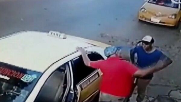 Policía busca a sospechoso de apuñalar a un taxista en un asalto